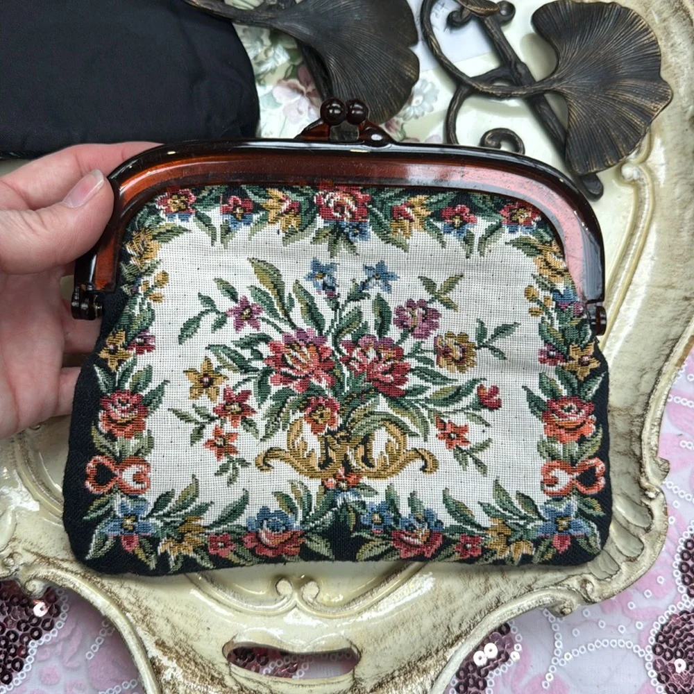 VINTAGE SET OF 3 FLORAL VICTORIAN COIN PURSE - Picture 5 of 7
